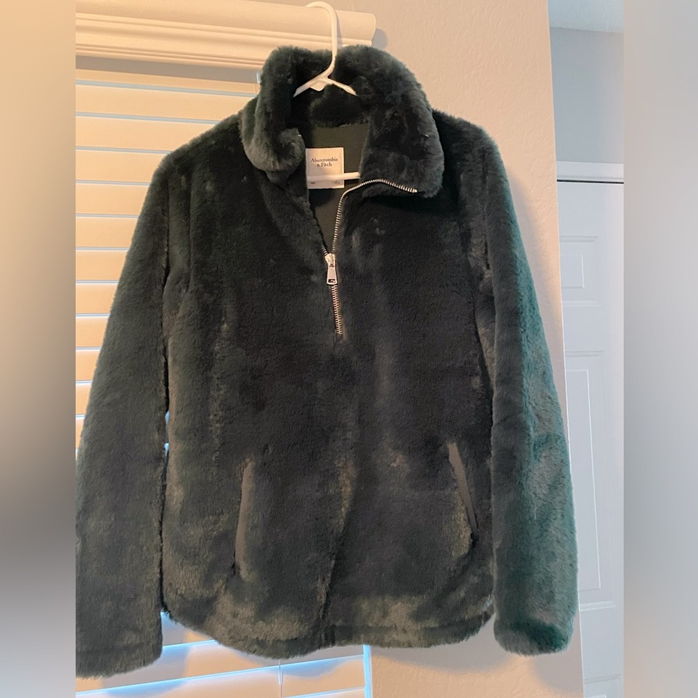 Abercrombie and Fitch Pullover Small